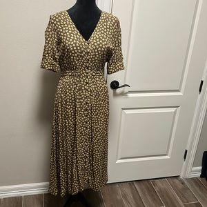 Worn twice. Madewell in general for me runs big so this fits more like a 6.